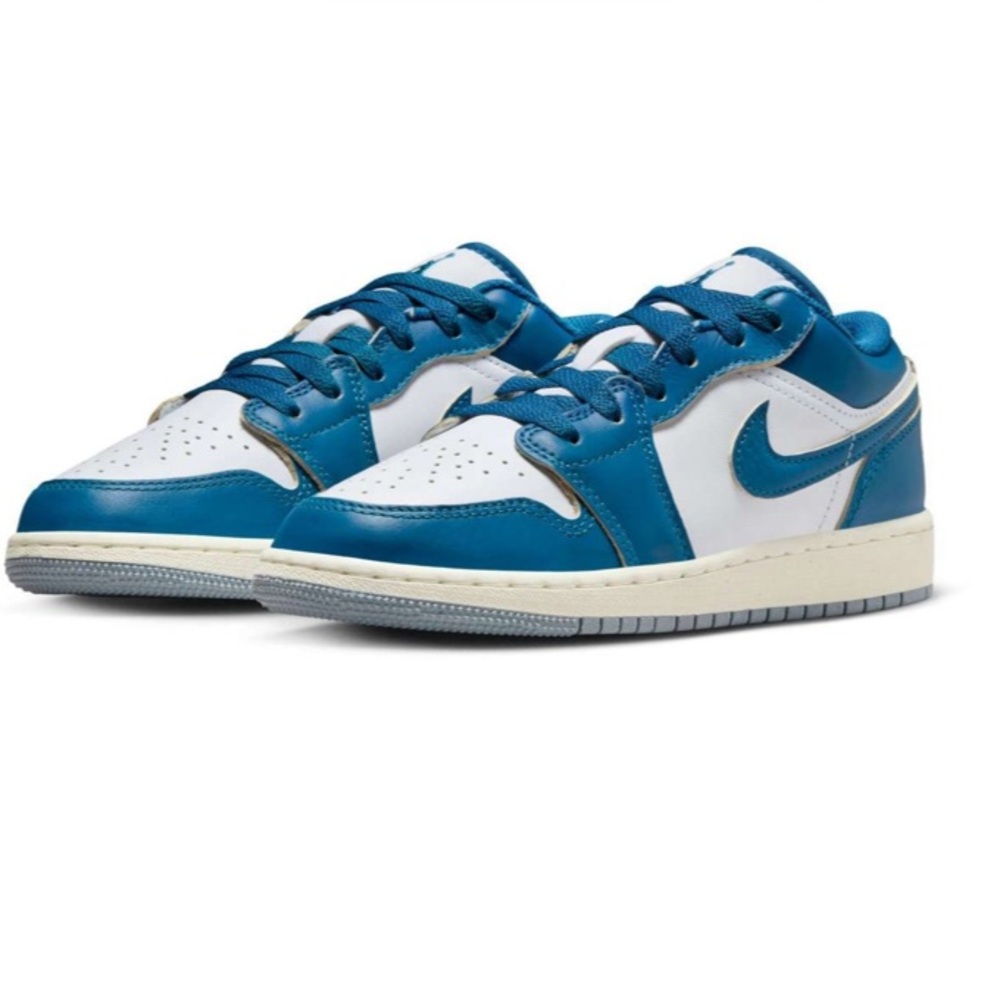 Air Jordan 1 Low SE Sneakers Blue & white